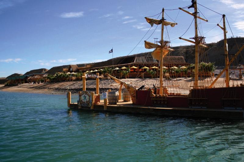 Pirate Cove Resort & Marina Нидлс Экстерьер фото